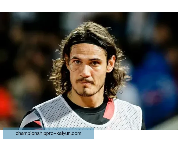 卡瓦尼足球影响力持续提升，成为全球球迷关注的焦点。