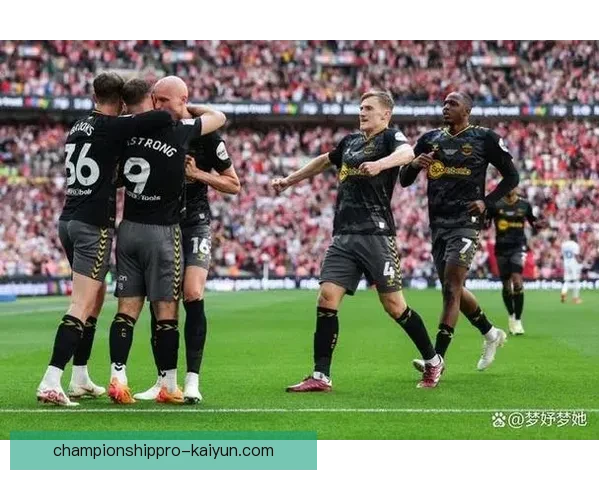 英超森林传奇展现久违的竞争力，球队状态稳健回归赛季巅峰。